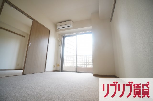 勝山ビルの洋室