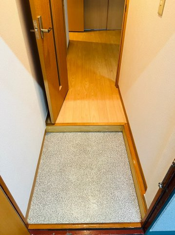 仲介手数料0円！！若葉ビルの玄関