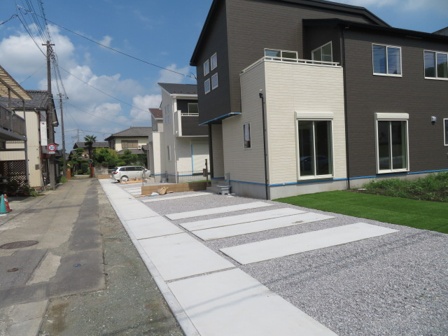 高崎市吉井町7期（全3棟）3号棟の前面道路含む現地写真