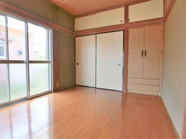 塚瀬貸家の洋室