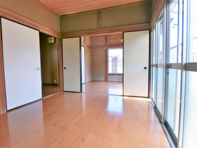 塚瀬貸家の洋室