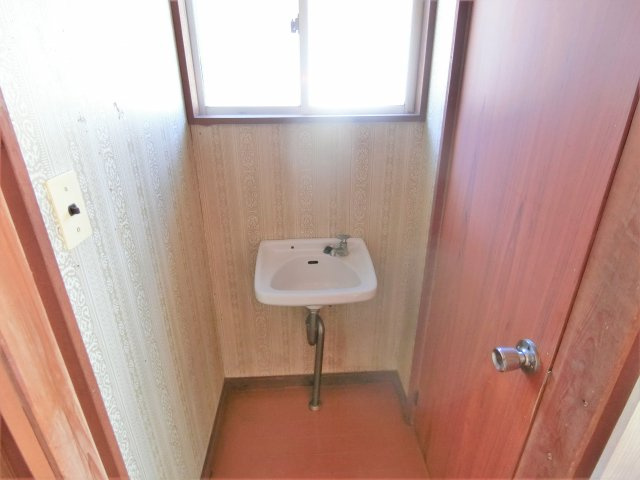 塚瀬貸家の洗面所