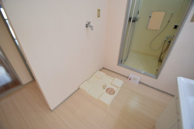 ヴィラ中山Ｂの内装|室内洗濯機置き場