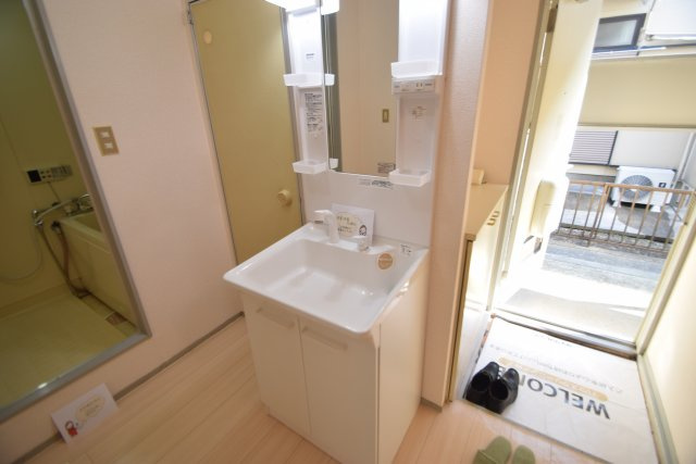 ヴィラ中山Ｂの独立洗面台|独立洗面台、朝の身支度には欠かせません