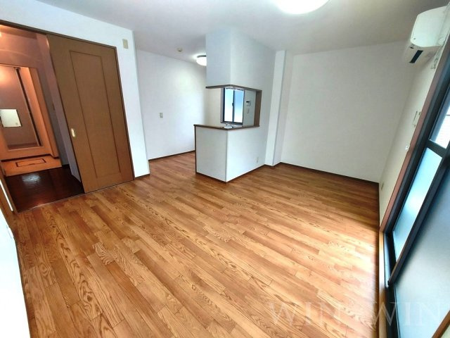 ラ・ポールMAEHATA Aの居間・リビング