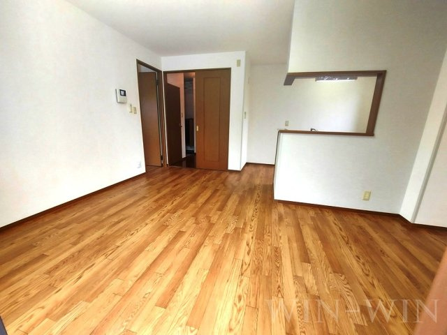 ラ・ポールMAEHATA Aの居間・リビング