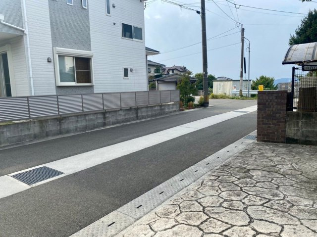 篠栗町大字若杉戸建2棟の周辺|【前面道路含む現地写真】
駐車場の間口も広く、楽々駐車できます♪