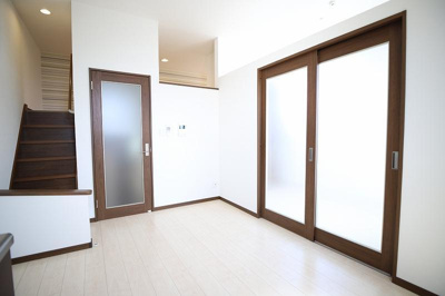 【居間・リビング】 | メゾンソレイユ2 | 別号室の写真になります。現況優先。