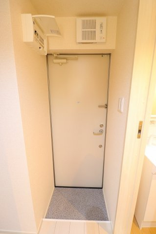 アイビーⅤの玄関|同間取り別部屋の参考画像です。