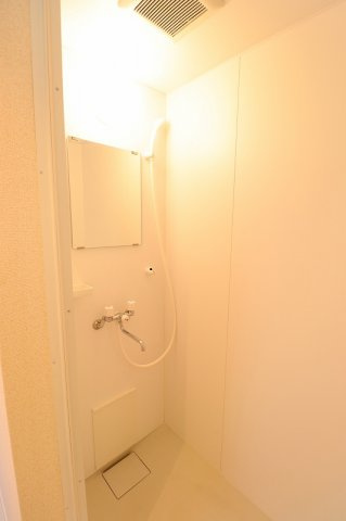 アイビーⅤのシャワールーム|同間取り別部屋の参考画像です。
