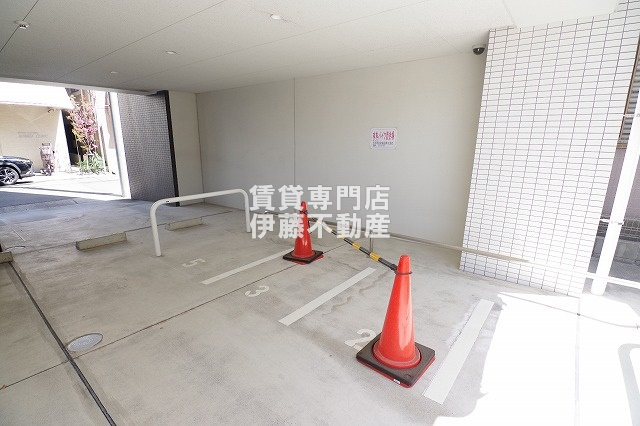 コンフォート城西の駐車場
