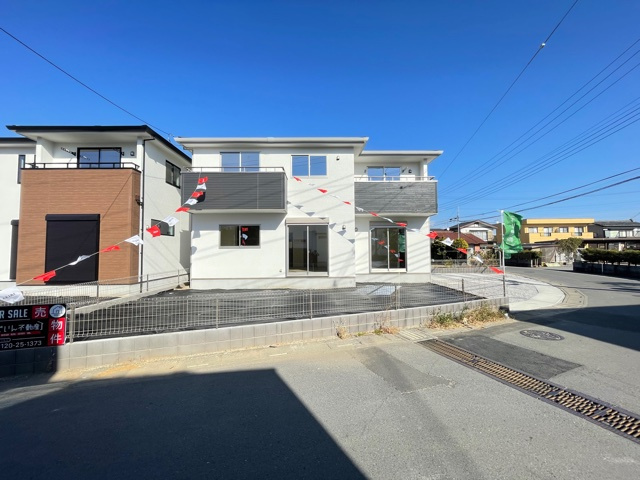 上里町神保原町1期（全4棟）4号棟の外観|ナチュラルで飽きの来ないデザインは流行に左右されない家の形です。外構も綺麗に仕上がっています(^▽^)/
