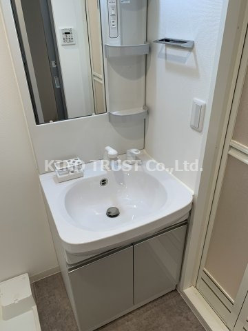 La Douceur梅田Eastの洗面所|スペースが確保できる洗面所です