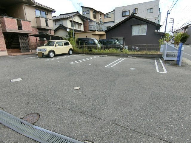 眠兎（ミント）の駐車場