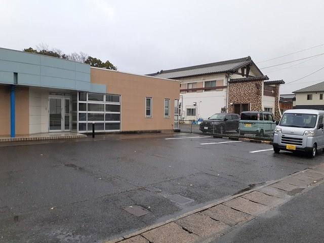 日進町事務所の駐車場