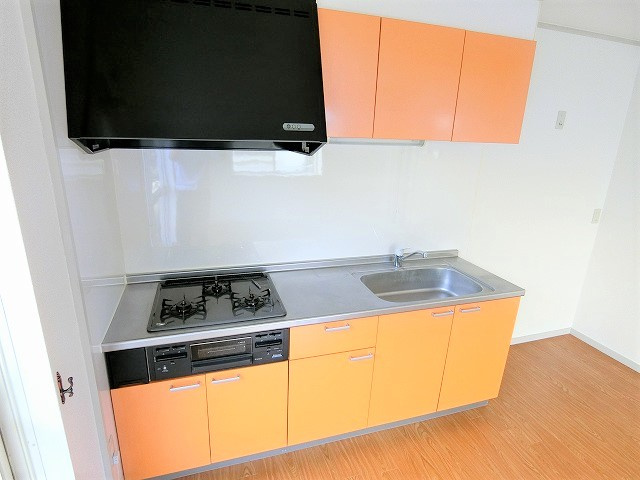 サニーコート桧木F棟のキッチン|写真は同建物の別部屋を参考に掲載しております。