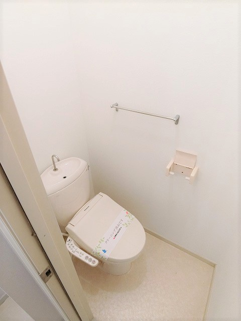 サニーコート桧木F棟のトイレ|写真は同建物の別部屋を参考に掲載しております。