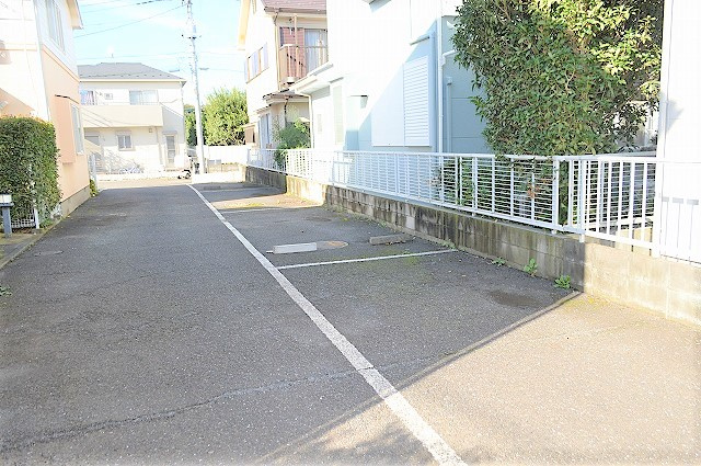 サニーコート桧木F棟の駐車場