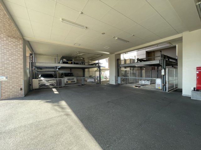 アルバクレスタ小郡駅前の駐車場