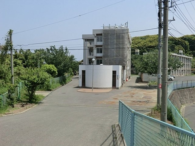 横須賀市立浦賀中学校まで1200ｍ