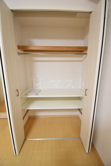 エス・キュート平野町の収納