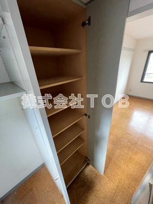 【その他】 | カルトゥーシュ芦花 | キッチン後ろ収納※同間取り別号室写真です