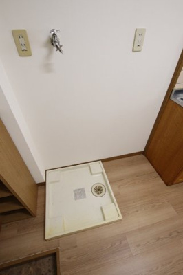 【設備】 | メゾン・ル・ミエラ | 室内洗濯機置場