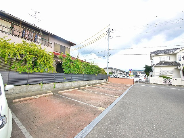 カワサキグランデージの駐車場|駐車場です