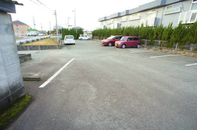 サンビレッジ津福【10,000円キャッシュバック対象物件】の周辺|駐車場です