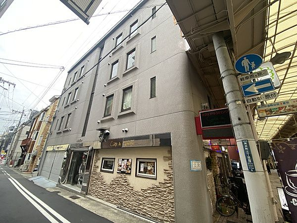 味吉ビルの外観