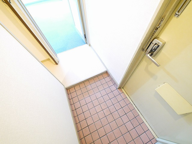 メゾンヒグチの玄関|収納もある玄関です