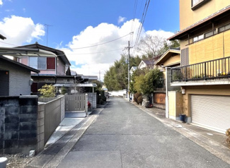 【前面道路含む現地写真】 | ローンの事など資金計画でお困り事はございませんか？お家は欲しいけれど、そもそも理想のお家が購入できるのかも心配ですよね？そんなお悩みも【キズナホーム】にご相談下さい！もちろん相談は無料です(^_^)/