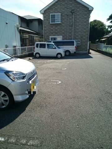 カルムＡ棟の駐車場|駐車スペースもあります