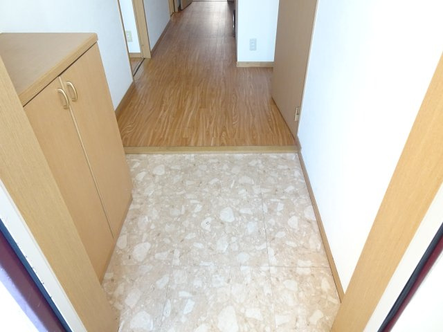ロイヤル芝原北館の玄関