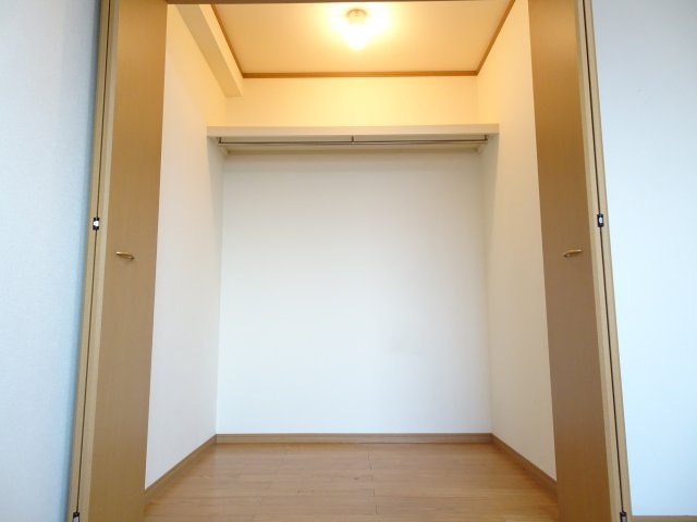 ロイヤル芝原北館の収納