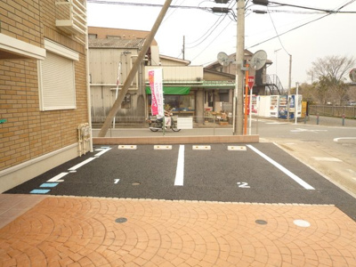 敷地内駐車場（空き要確認）