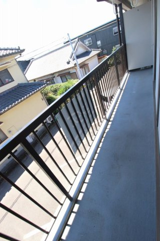 秋花ハイツのバルコニー|外からの目が気にならないバルコニーで洗濯物が干せます