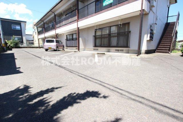 秋花ハイツの駐車場
