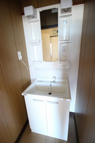 秋花ハイツの洗面所|忙しい朝には欠かせない洗面所です