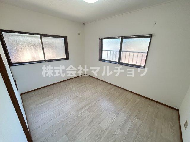 目良一戸建の洋室|個人の部屋や寝室として使える洋室です