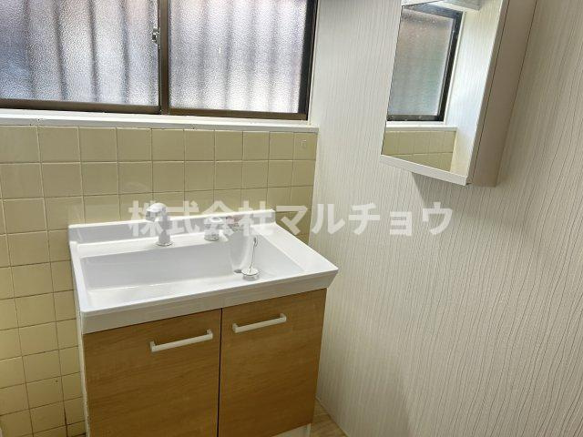 目良一戸建の独立洗面台|独立洗面台あり、毎朝おしゃれに忙しい女性の方におすすめです