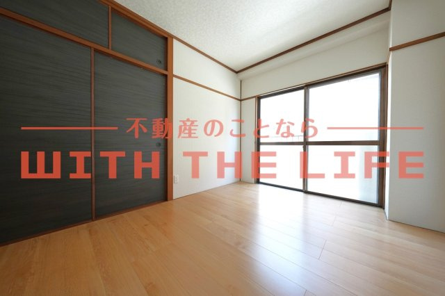 大石ビル【10.000円キャッシュバック対象物件】の洋室|広々とした洋室です