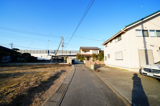 渋川市石原　中古住宅の前面道路含む現地写真|現地写真　西側道路