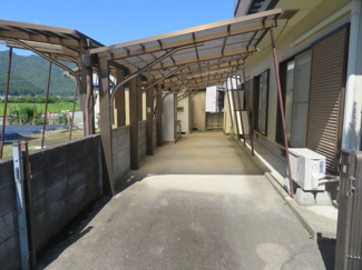 【駐車場】 | 縦列で２台駐車可能