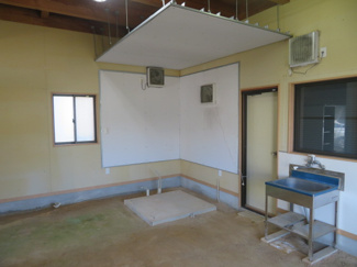 【内装】 | 離れ１階は、土間スペースあり、陶芸をされておられました。