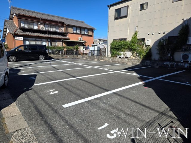 ハートブランシェ Bの駐車場