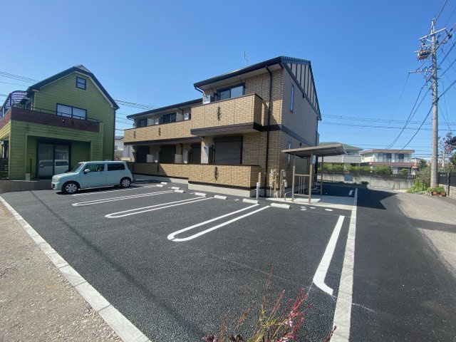 パトリアの駐車場