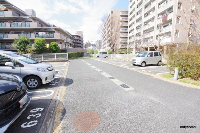 大阪市淀川区東三国２丁目の賃貸マンションの駐車場