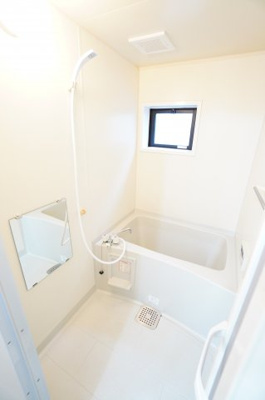 【浴室】 | イーストサンハイム | ※同物件・反転タイプの写真です。