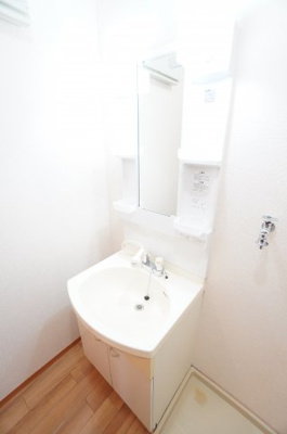 【独立洗面台】 | イーストサンハイム | ※同物件・反転タイプの写真です。